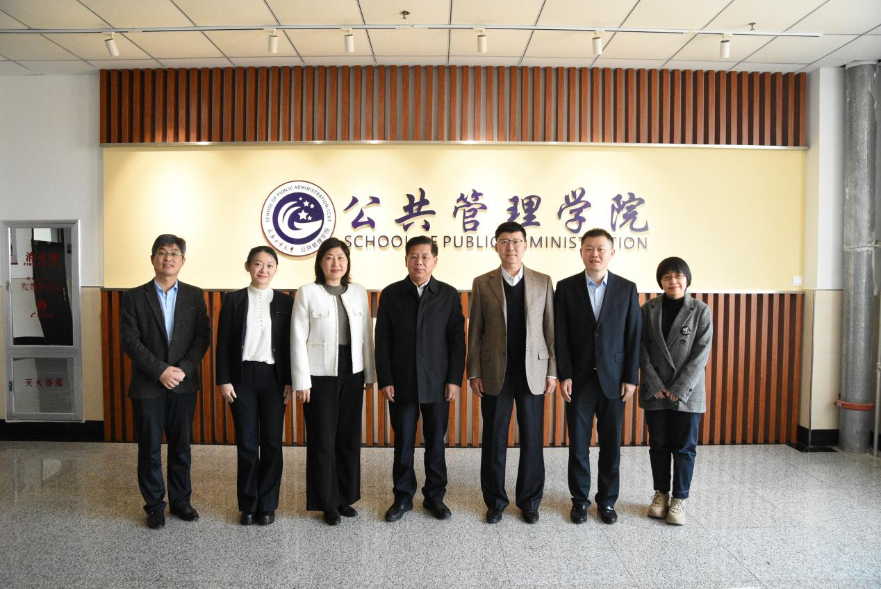 学校党委书记陈权到成人直播
调研指导工作